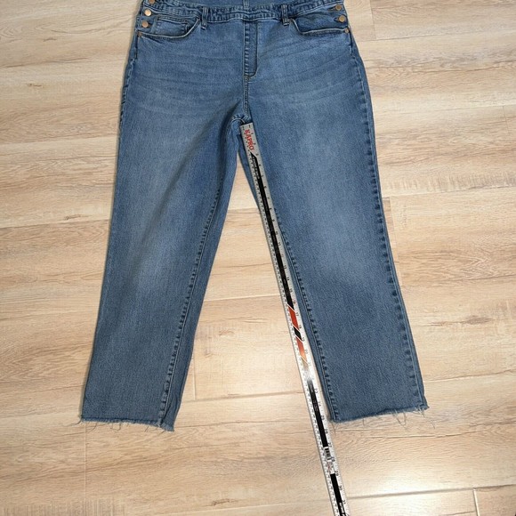 Universal Thread Overalls Denim Modified 16/25 Cut Offs - Picture 2 of 12